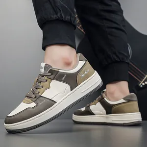Modieuze veterschoenen van leer voor jongeren met driekleurig patchwork-ontwerp