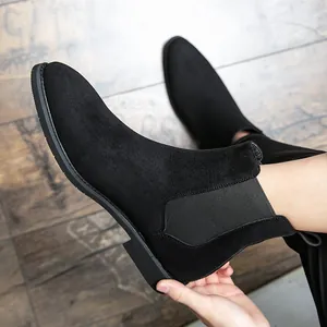 Klassische schwarze Chelsea-Boots aus Wildleder für Herren im britischen Vintage-Stil