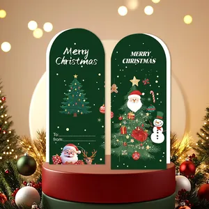 Primer plano de dos festivas tarjetas de Navidad verdes con Papá Noel y árboles ilustrados
