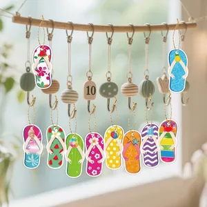 Detailaufnahme von Hawaii-Themen-Party-Anhängern in Flip-Flop-Form an einer Stange