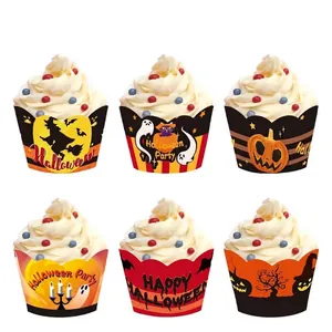 Moules à cupcakes d'Halloween avec citrouilles, fantômes et sorcières pour décoration.