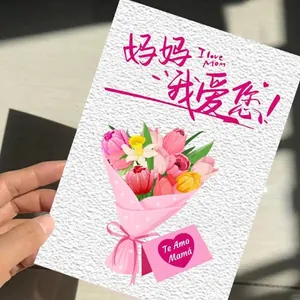 Gros plan d'une carte de fête des mères avec bouquet et étiquette Te Amo Mama