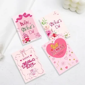Lot de quatre cartes de vœux roses pour la fête des mères avec fleurs et cœurs motifs