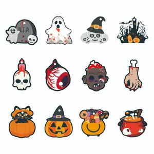 Juego de 12 adornos colgantes de Halloween para decoración de fiestas, diseños espeluznantes.