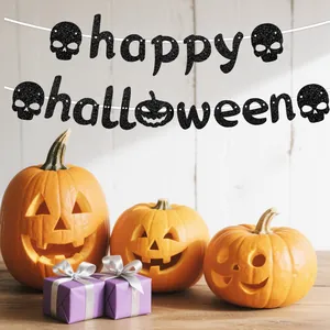 Μαύρο γκλίτερ πανό Happy Halloween με νεκροκεφαλές και εορταστικό σκηνικό κολοκύθας