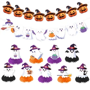 Décorations de fête d'Halloween avec bannières citrouilles et centres de table fantômes