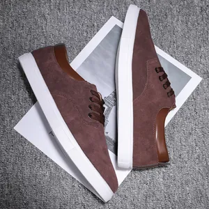 Chaussures décontractées rétro en daim marron pour hommes avec lacets élégants