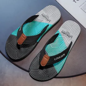Infradito da uomo alla moda con motivi geometrici e blocchi di colore per l'estate