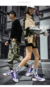 Vue détaillée de chaussures de basket-ball montantes respirantes pour couples en ville