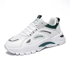 Sneaker bianche e verdi in mesh traspirante con suola spessa per sport all'aperto