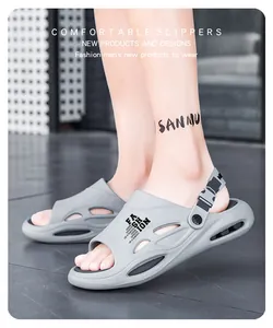 Detailansicht grauer Herren-Strandsandalen mit verstellbarem Riemen für zwei Tragevarianten.