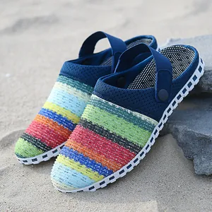 Kleurrijke regenboog mesh strandklompen met verstelbare bandjes voor heren en dames
