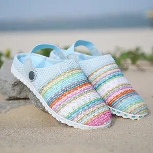 Casual kleurrijke gestreepte strandsandalen voor heren en dames met mesh-ontwerp