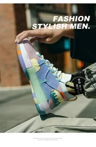 Vue détaillée des chaussures de basket montantes en maille Flyweave respirante.