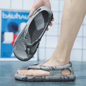 Atmungsaktive graue Zehentrenner-Sandalen mit weicher Sohle und Seitenausschnitten