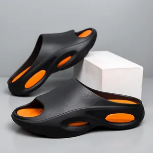 Moderne ciabatte uomo con suola spessa bicolore nero e arancione per spiaggia e outdoor