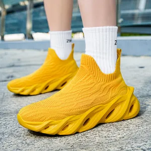 Scarpe da Corsa da Uomo Donna Traspirante in Mesh Flyknit Moda Suola Spessa Design Incavo Leggero Casual Sneakers Sportive per Autunno