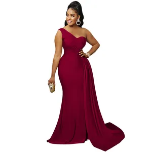 Elegante vestido de noche ajustado burdeos con un hombro y largo hasta el suelo gala