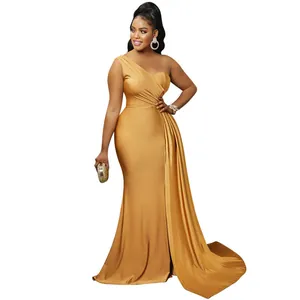 Vestido de noche largo dorado de un solo hombro con drapeado lateral para fiestas