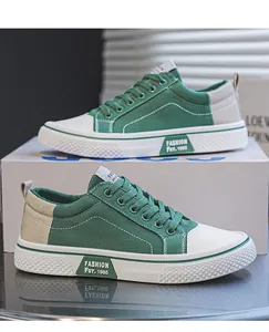 Klassische grün-weiße Low-Top-Canvas-Sneaker für Herren mit flachen Gummisohlen