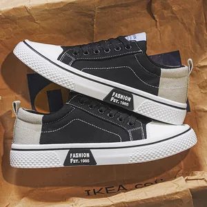 Modische schwarz-weiße Herren-Canvas-Sneaker im trendigen Streetwear-Look Design.