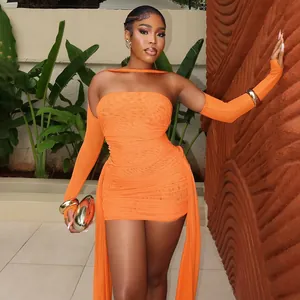 Vue détaillée de cet ensemble robe mini froncée orange sexy avec rubans et manches