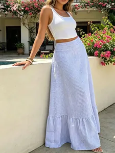 Elegante gonna lunga a righe bianche e blu con vita alta e silhouette svasata a A