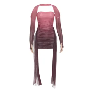 Vue de face de la robe sexy en mesh froncé dégradé avec manches et rubans longs
