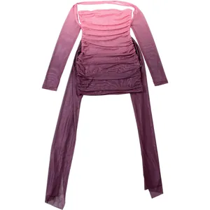 Ensemble robe froncée en maille dégradé rose et violet, manches à boucles pour les doigts.