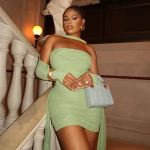 Robe courte sexy en mesh vert tilleul à licou avec manches à boucles et fronces