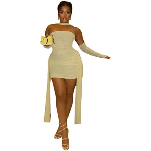 Élégant ensemble robe courte en tulle jaune avec col licou et manches à passant