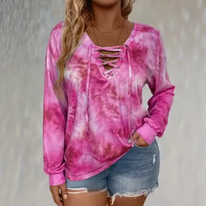 Lässiges rosa Batik-Langarmshirt für Damen mit geschnürtem V-Ausschnitt