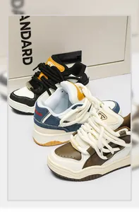 Retro chunky sneakers in academische stijl in denimblauw, olijfgroen en zwart