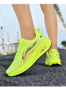 Scarpe da corsa ad alte prestazioni verde neon da uomo con tomaia in mesh traspirante