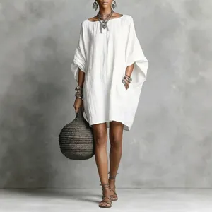 Abito vintage in lino e cotone bianco con vestibilità rilassata ed elegante scollo a barca