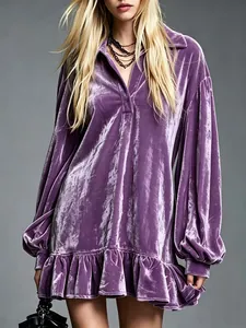 Lila Samtkleid mit Laternenärmeln und Rüschensaum für Damen im französischen Stil.