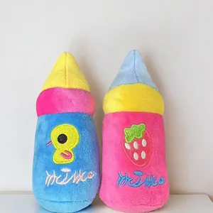 Giochi di peluche per cani a forma di biberon con ricami di fragola e anatroccolo