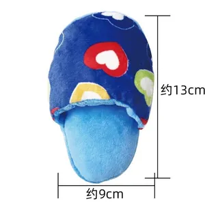 Giocattolo da masticare in peluche a forma di pantofola per cani e gatti con cuori