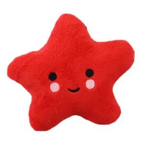 Peluche a forma di stella rossa per cani con viso ricamato e squeaker interno morbido
