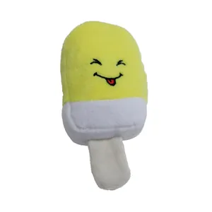Vue détaillée d'un adorable jouet en peluche en forme d'esquimau jaune avec un visage souriant