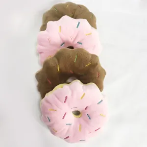 Plüschige quietschende Donut-Spielzeuge für Hunde, weiche Kauspielzeuge in Rosa.