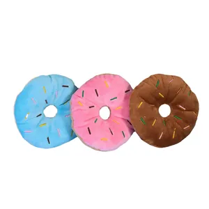 Set van drie kleurrijke pluche hondenspeeltjes in donutvorm met pieper voor kleine honden