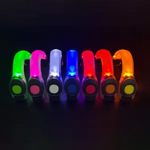 Set van 7 kleurrijke LED-armbanden met hoge zichtbaarheid voor nachtlopen en sporten