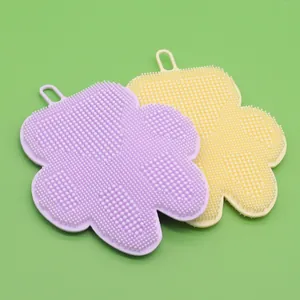 Zwei weiche Silikon-Haustier-Badebürsten in Blumenform für die Pflege von Hunden