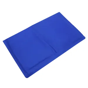 Duurzame opvouwbare blauwe gel koelmat voor honden en katten tijdens warme zomerdagen