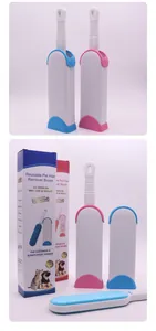 Detailoverzicht van de herbruikbare borstelset voor dierenharen in blauw en roze met doosjes.