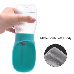 Draagbare drinkfles voor honden met lekvrije drinkbak en matte afwerking.