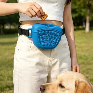 Sac à friandises bleu en silicone pour chien avec design pop-it pour l'entraînement
