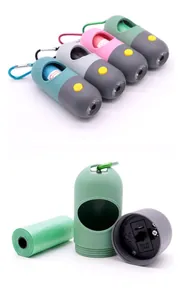 Gedetailleerd overzicht van LED-poepzakjesdispenser met groene rol en batterijvak