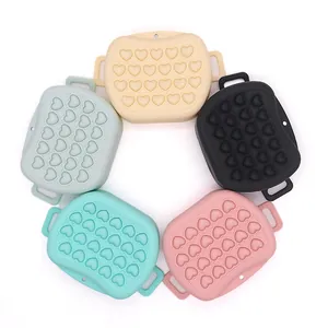 Pochette de dressage multicolore en silicone pour chien avec jolis motifs de cœurs